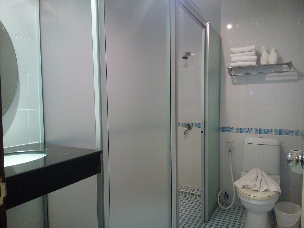 Pro Andaman Place Karon Habitación foto