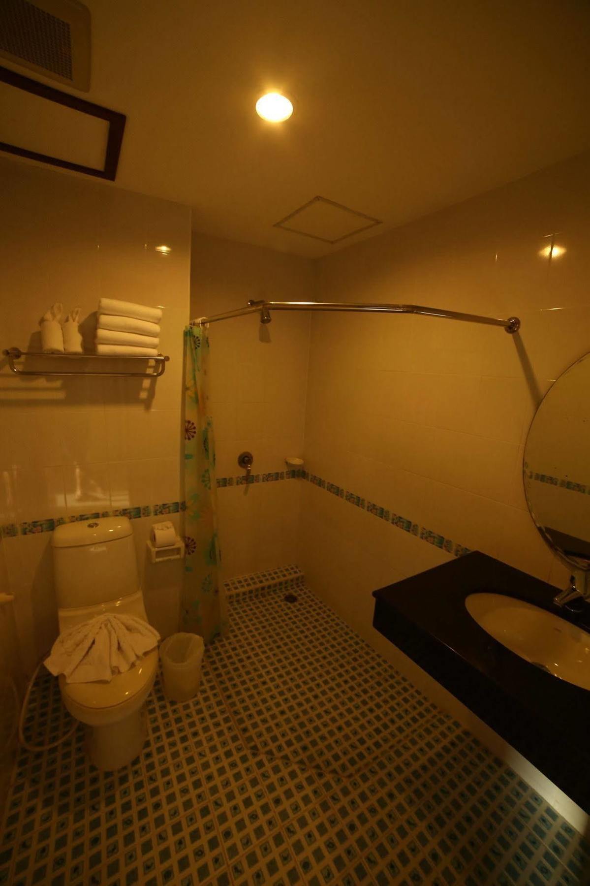 Pro Andaman Place Karon Exterior foto